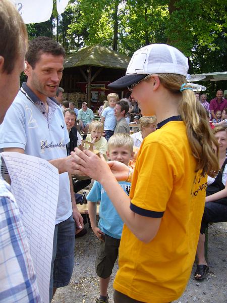 Haehnewettkraehen der Kreisjugend des Kreisverbandes Guetersloh 074.jpg - Hähnewettkrähen des Kreisverbandes Gütersloh in Langenberg auf dem Hofe Großelohmann